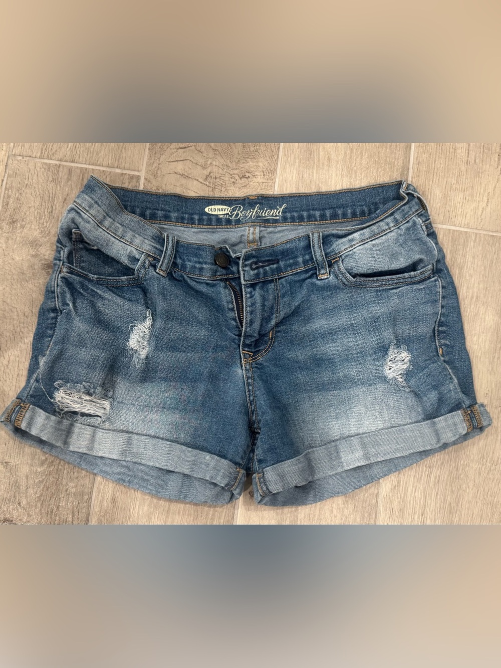 Old Navy Women’s Blue Distressed Denim Jean shorts  size 6